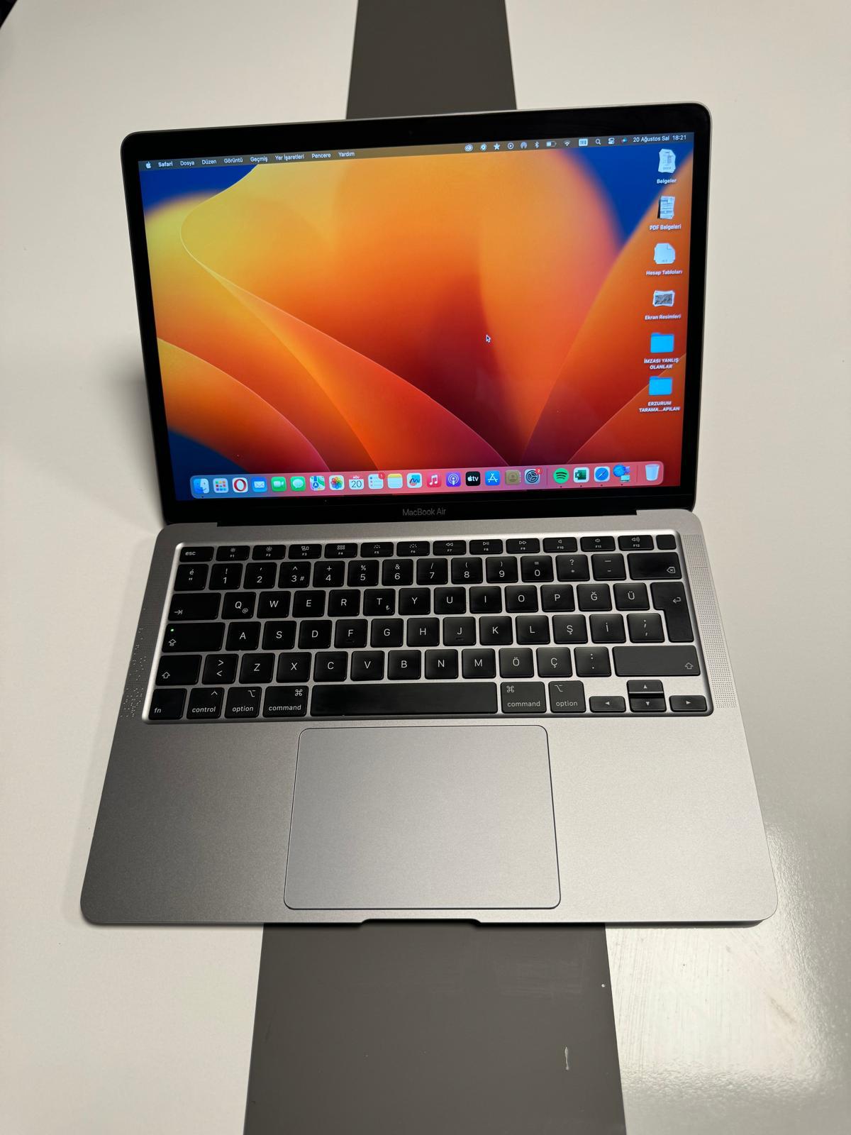 Macbook i5 8gb  Retina, 13-inch, 2020 Gümüş İkinci El Temiz